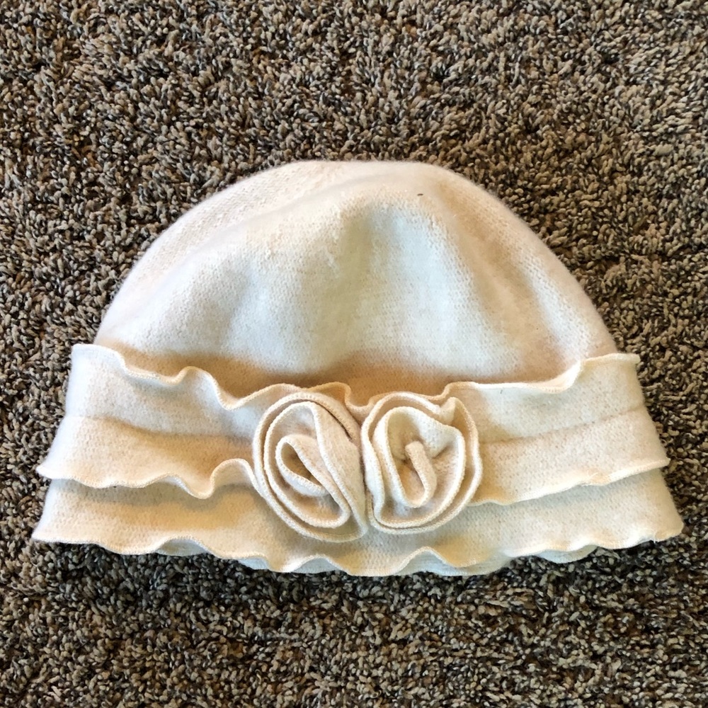 Vintage white wool ruffled hat